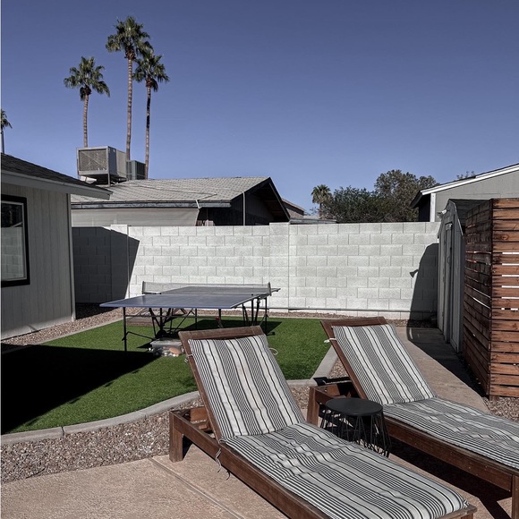 Meet your Posher, Joy antoinette - Picture 2 of 3